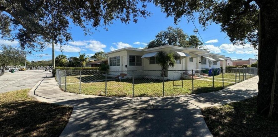 Дом в Майами, Флорида 1 спальня, 173.54м2 № 2053417