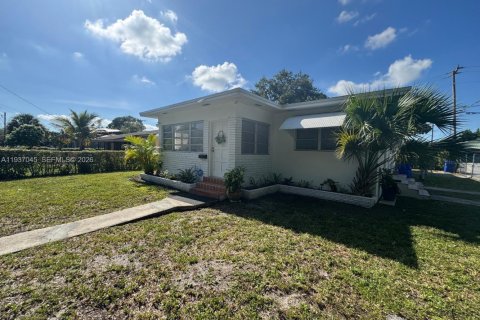 Снять в аренду виллу или дом в Майами, Флорида 1 спальня, 173.54м2, № 2053417 - фото 3