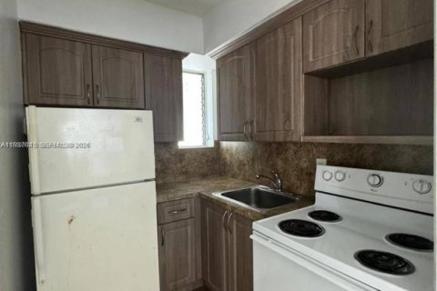 Снять в аренду виллу или дом в Майами, Флорида 1 спальня, 173.54м2, № 2053417 - фото 14