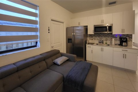 Apartment in Homestead, Florida 1 bedroom, 102.19 sq.m. № 1994685 - photo 4