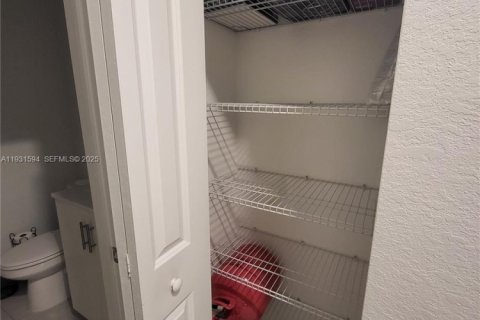 Apartment in Homestead, Florida 1 bedroom, 102.19 sq.m. № 1994685 - photo 6