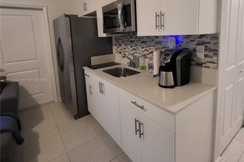 Apartment in Homestead, Florida 1 bedroom, 102.19 sq.m. № 1994685 - photo 2