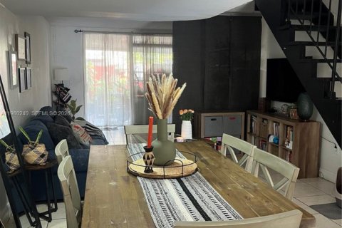 Condominio en venta en Hialeah, Florida, 2 dormitorios, 112.23 m2 № 2046492 - foto 17