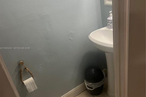 Condominio en venta en Hialeah, Florida, 2 dormitorios, 112.23 m2 № 2046492 - foto 5