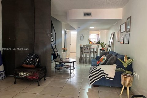 Condominio en venta en Hialeah, Florida, 2 dormitorios, 112.23 m2 № 2046492 - foto 8