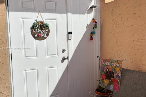 Condominio en venta en Hialeah, Florida, 2 dormitorios, 112.23 m2 № 2046492 - foto 13