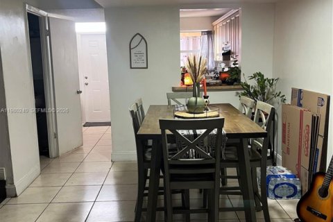 Condominio en venta en Hialeah, Florida, 2 dormitorios, 112.23 m2 № 2046492 - foto 11