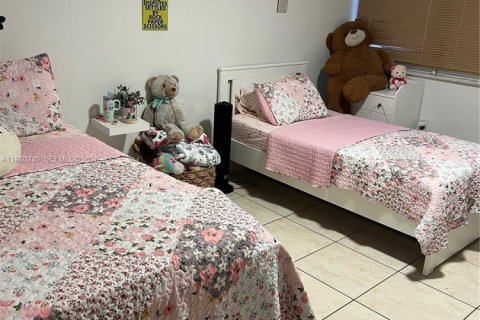 Condominio en venta en Hialeah, Florida, 2 dormitorios, 112.23 m2 № 2046492 - foto 19