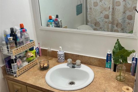 Condominio en venta en Hialeah, Florida, 2 dormitorios, 112.23 m2 № 2046492 - foto 18