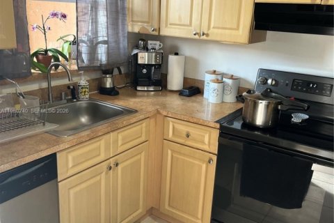 Condominio en Hialeah, Florida, 2 dormitorios  № 2046492