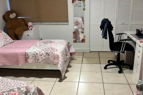 Condominio en venta en Hialeah, Florida, 2 dormitorios, 112.23 m2 № 2046492 - foto 20