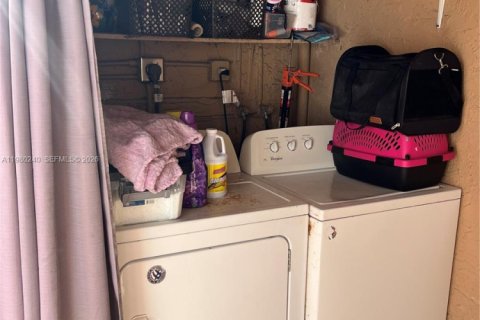 Condominio en venta en Hialeah, Florida, 2 dormitorios, 112.23 m2 № 2046492 - foto 15