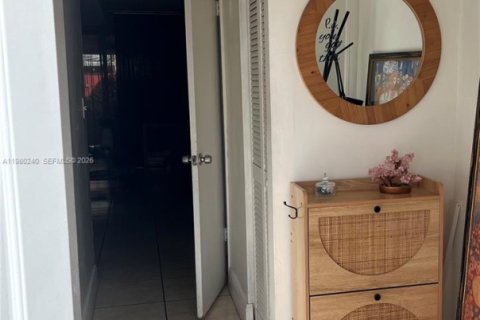 Condominio en venta en Hialeah, Florida, 2 dormitorios, 112.23 m2 № 2046492 - foto 12