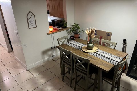 Condominio en venta en Hialeah, Florida, 2 dormitorios, 112.23 m2 № 2046492 - foto 10