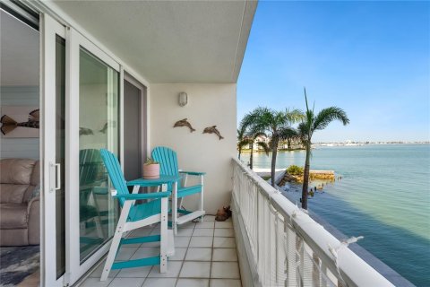Condo in Saint Petersburg, Florida, 2 bedrooms № 2115979