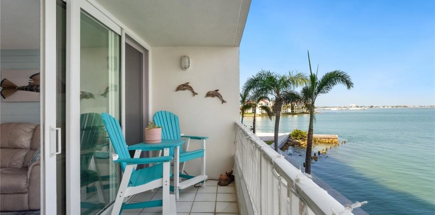 Condominio en Saint Petersburg, Florida, 2 dormitorios  № 2115979