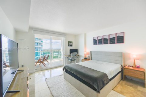 Condo in Miami, Florida, 1 bedroom  № 2028182 - photo 13