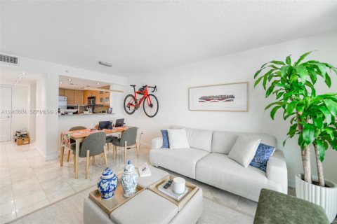 Condo in Miami, Florida, 1 bedroom  № 2028182 - photo 2