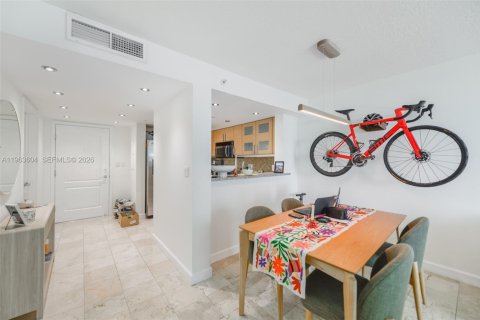 Condo in Miami, Florida, 1 bedroom  № 2028182 - photo 4
