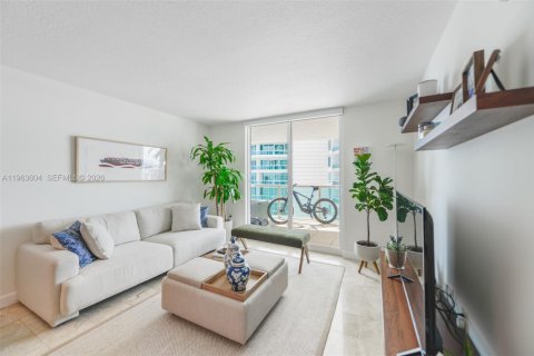 Condo in Miami, Florida, 1 bedroom  № 2028182 - photo 6