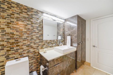 Condo in Miami, Florida, 1 bedroom  № 2028182 - photo 17