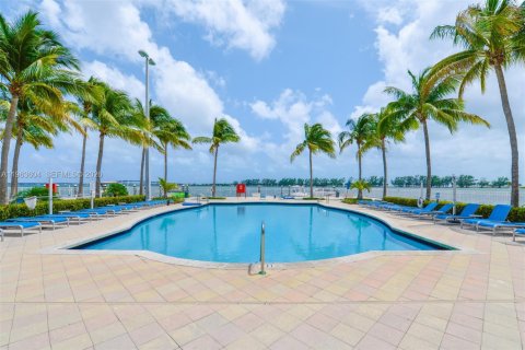 Condo in Miami, Florida, 1 bedroom  № 2028182 - photo 26