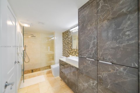 Condo in Miami, Florida, 1 bedroom  № 2028182 - photo 10