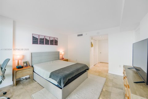 Condo in Miami, Florida, 1 bedroom  № 2028182 - photo 15