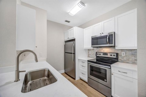 Copropriété à vendre à Tampa, Floride: 2 chambres, 89.93 m2 № 2137893 - photo 10