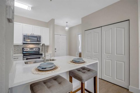 Copropriété à vendre à Tampa, Floride: 2 chambres, 89.93 m2 № 2137893 - photo 11
