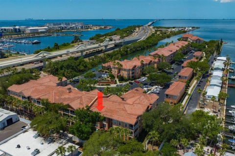 Condo in Tampa, Florida, 2 bedrooms  № 2137893
