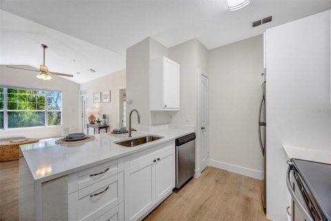 Copropriété à vendre à Tampa, Floride: 2 chambres, 89.93 m2 № 2137893 - photo 8