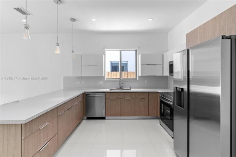 Copropriété à louer à Miami, Floride: 3 chambres, 206.15 m2 № 1823637 - photo 15