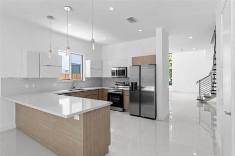Copropriété à louer à Miami, Floride: 3 chambres, 206.15 m2 № 1823637 - photo 16