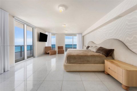 Condominio en venta en Miami Beach, Florida, 5 dormitorios, 427.26 m2 № 1980640 - foto 19