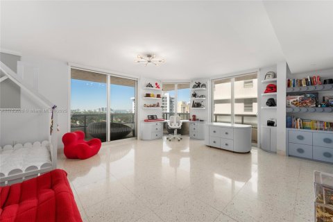 Condominio en venta en Miami Beach, Florida, 5 dormitorios, 427.26 m2 № 1980640 - foto 28