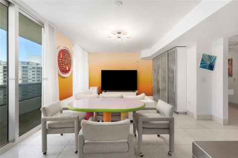 Condominio en venta en Miami Beach, Florida, 5 dormitorios, 427.26 m2 № 1980640 - foto 13