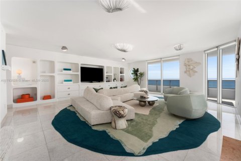Condominio en Miami Beach, Florida, 5 dormitorios  № 1980640