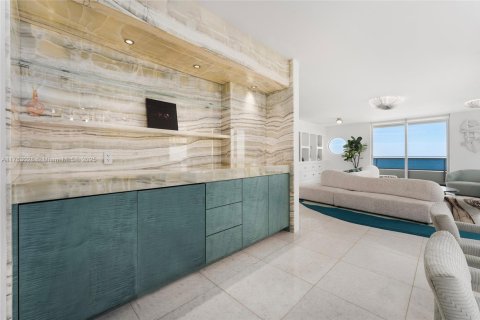 Condominio en venta en Miami Beach, Florida, 5 dormitorios, 427.26 m2 № 1980640 - foto 11
