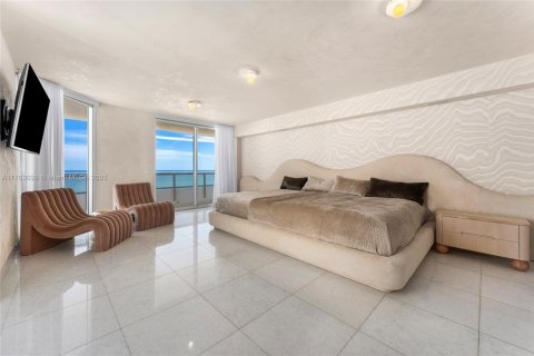 Condominio en venta en Miami Beach, Florida, 5 dormitorios, 427.26 m2 № 1980640 - foto 18