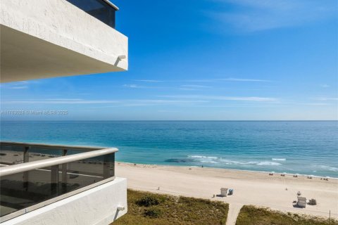 Condominio en venta en Miami Beach, Florida, 5 dormitorios, 427.26 m2 № 1980640 - foto 27
