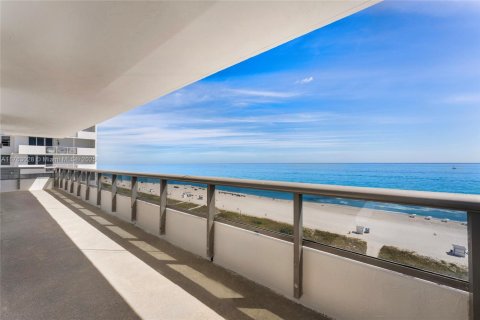 Condominio en venta en Miami Beach, Florida, 5 dormitorios, 427.26 m2 № 1980640 - foto 6