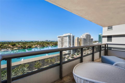 Condominio en venta en Miami Beach, Florida, 5 dormitorios, 427.26 m2 № 1980640 - foto 30