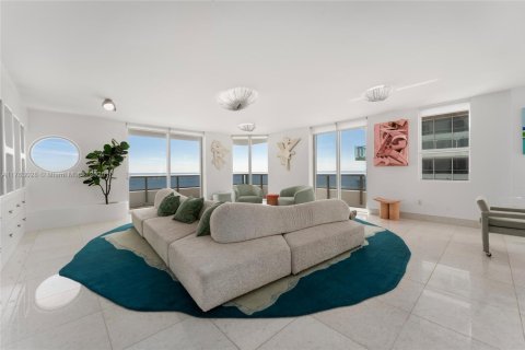 Condominio en venta en Miami Beach, Florida, 5 dormitorios, 427.26 m2 № 1980640 - foto 3