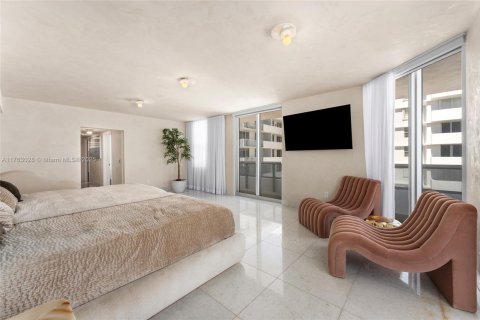 Condominio en venta en Miami Beach, Florida, 5 dormitorios, 427.26 m2 № 1980640 - foto 20