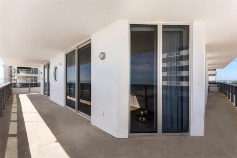 Condominio en venta en Miami Beach, Florida, 5 dormitorios, 427.26 m2 № 1980640 - foto 25