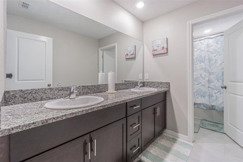 House in Tampa, Florida 6 bedrooms, 312.34 sq.m. № 1822659 - photo 20