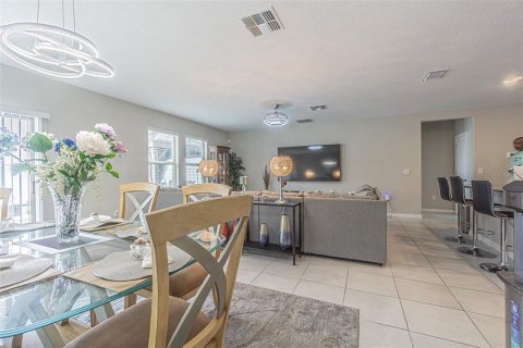House in Tampa, Florida 6 bedrooms, 312.34 sq.m. № 1822659 - photo 9