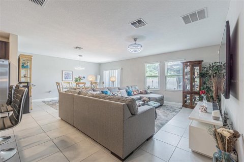 House in Tampa, Florida 6 bedrooms, 312.34 sq.m. № 1822659 - photo 8