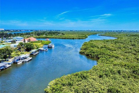 House in New Smyrna Beach, Florida 4 bedrooms, 278.71 sq.m. № 1873761 - photo 6